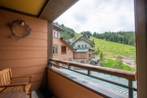 Comfortable Zephyr Mountain Lodge condo with the perfect view from the balcony condo